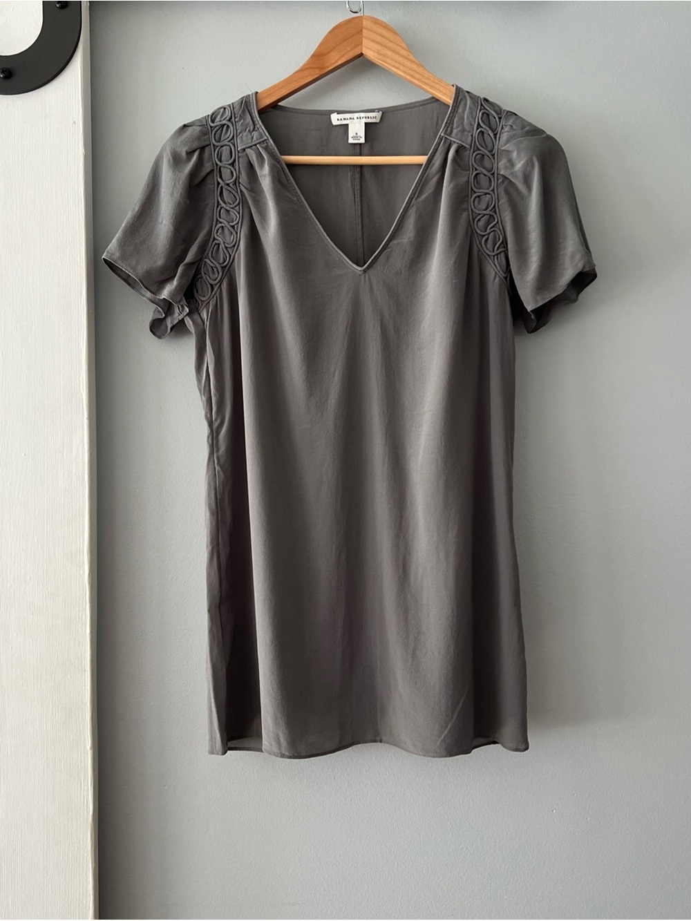 Banana Republic Pasha Top Gray 100% Silk Blouse Flutter Sleeve w/ Braided Detail